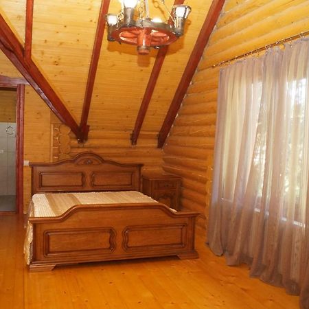 Норіс Hotel Мигово Екстериор снимка