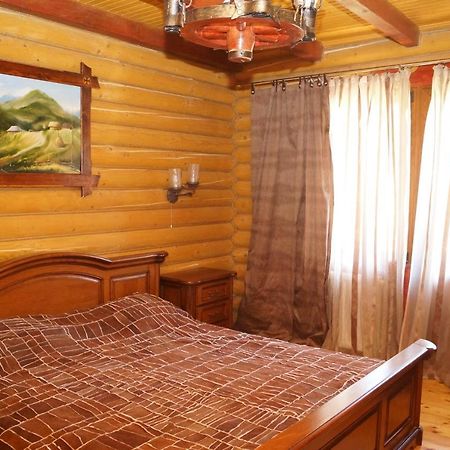 Норіс Hotel Мигово Екстериор снимка
