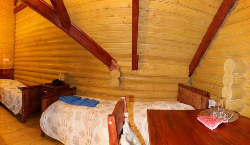 Норіс Hotel Мигово Екстериор снимка