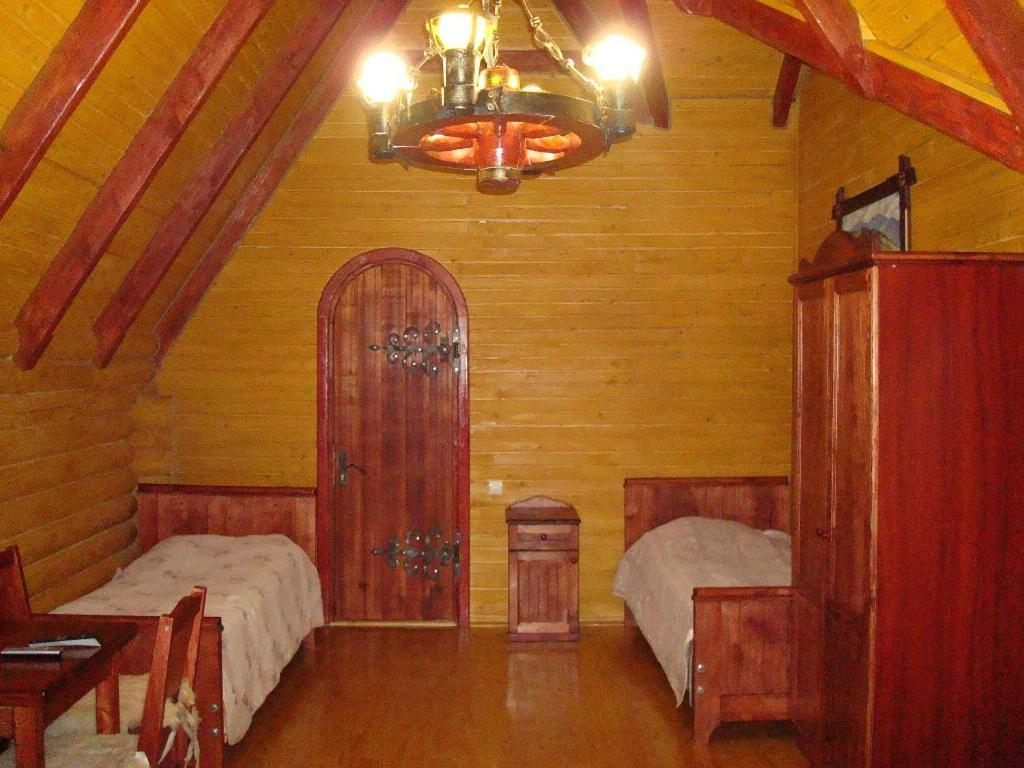 Норіс Hotel Мигово Екстериор снимка