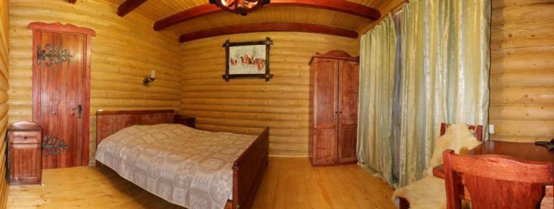 Норіс Hotel Мигово Екстериор снимка