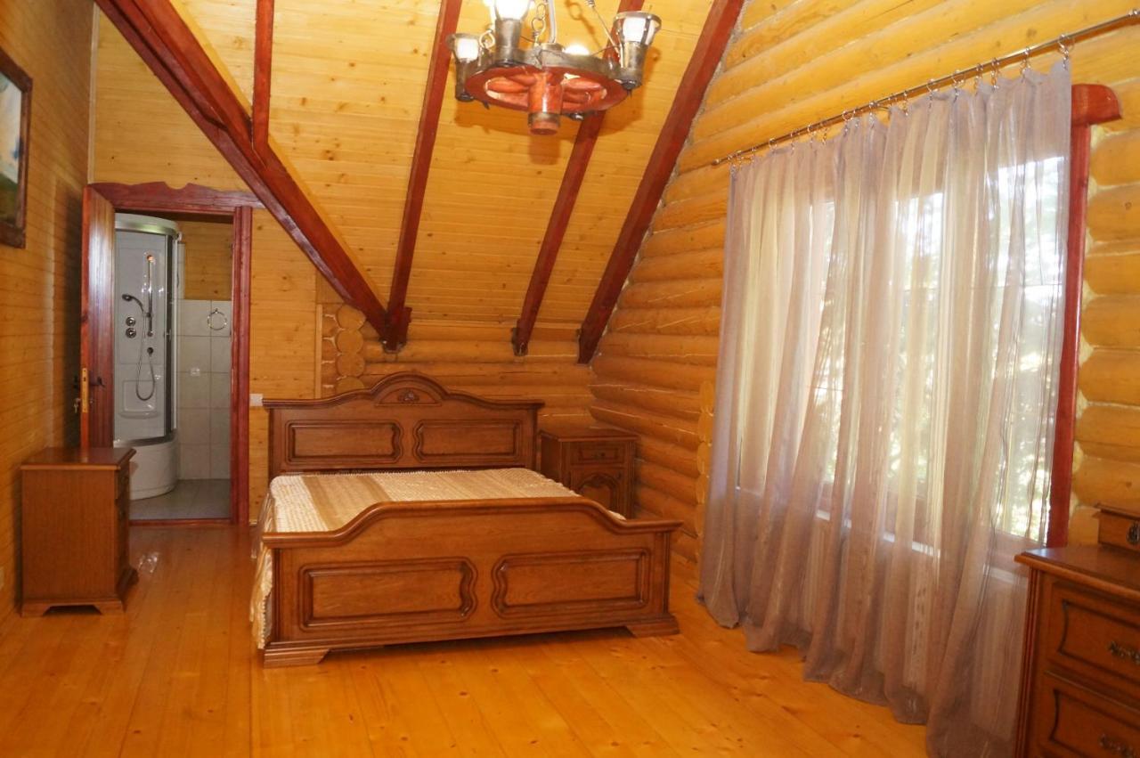 Норіс Hotel Мигово Екстериор снимка