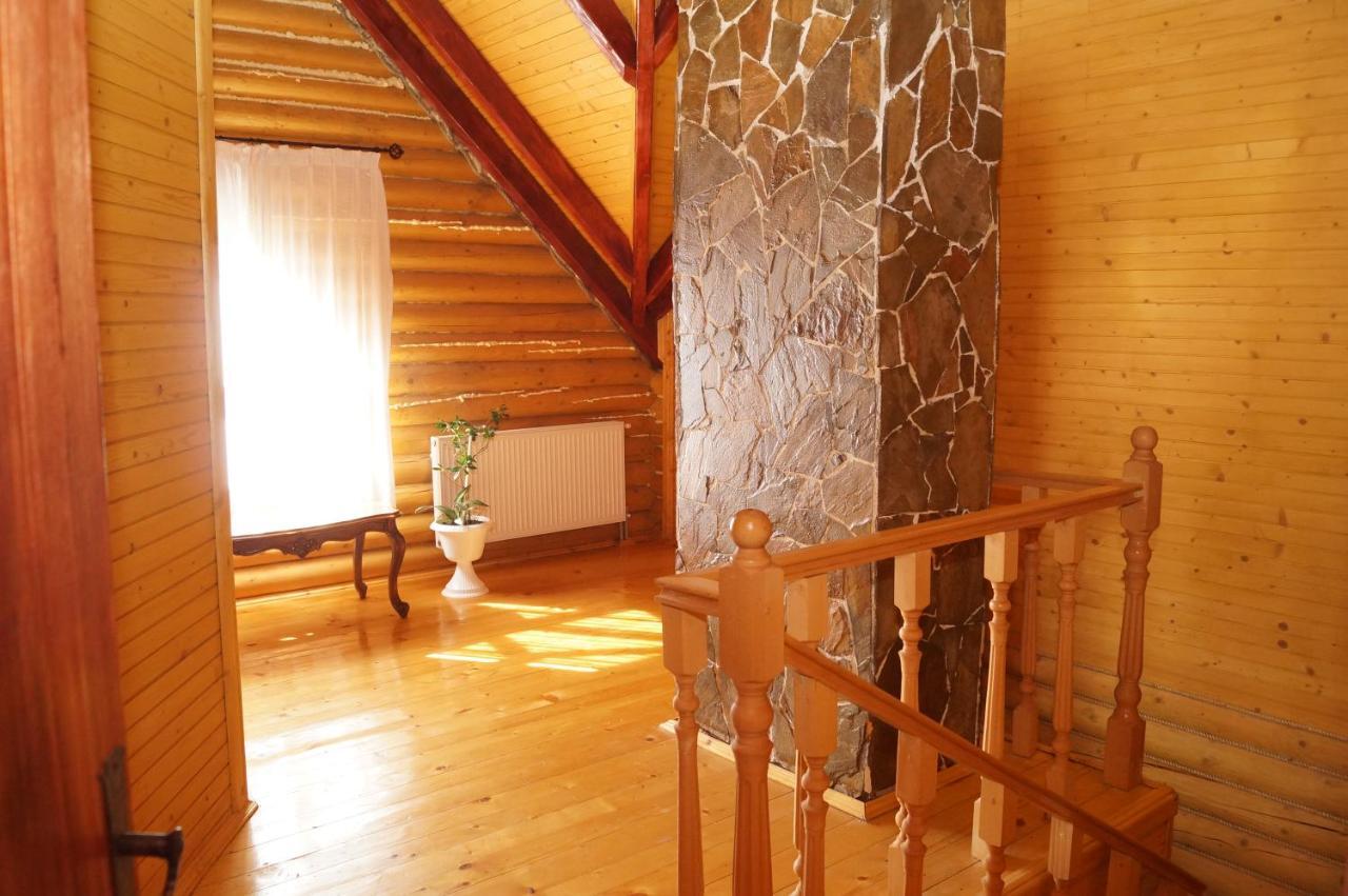 Норіс Hotel Мигово Екстериор снимка