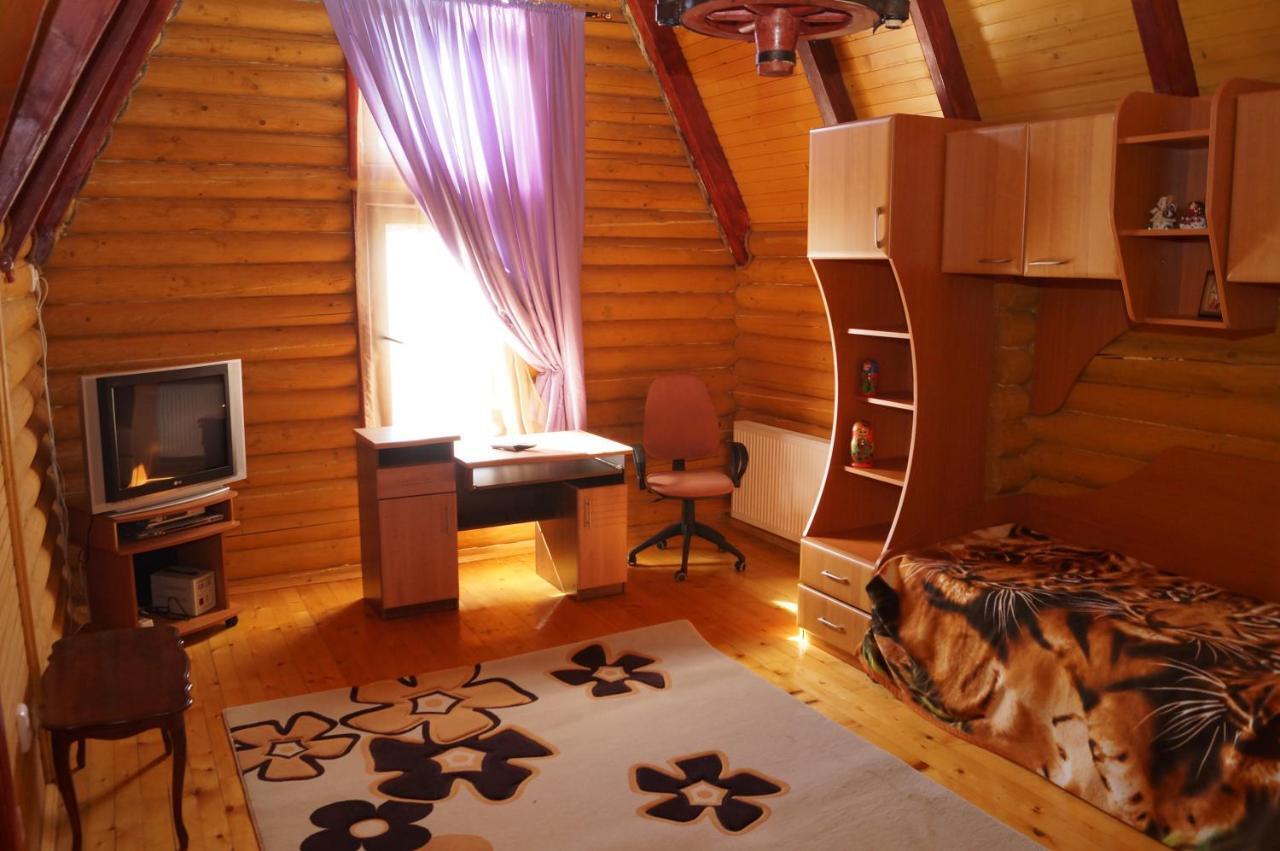 Норіс Hotel Мигово Екстериор снимка