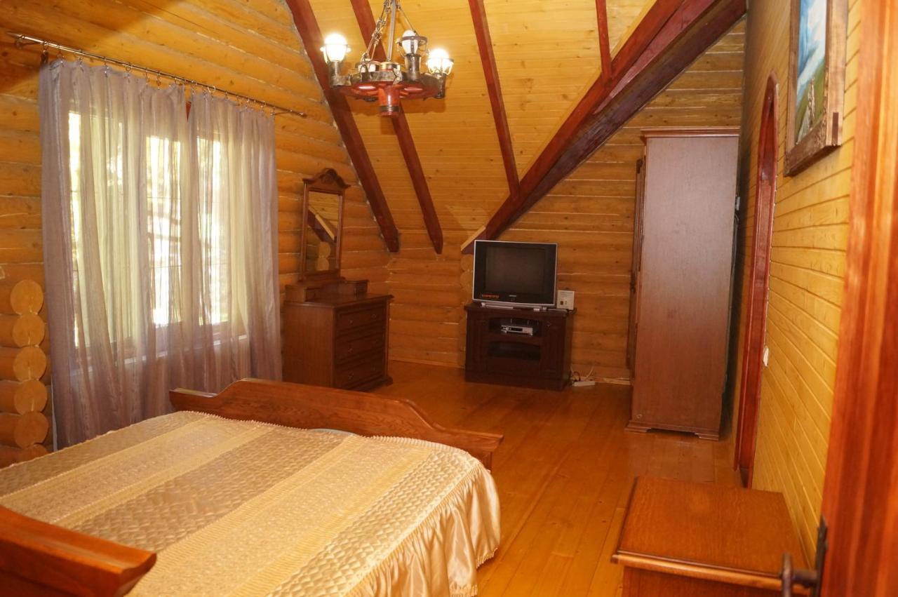 Норіс Hotel Мигово Екстериор снимка