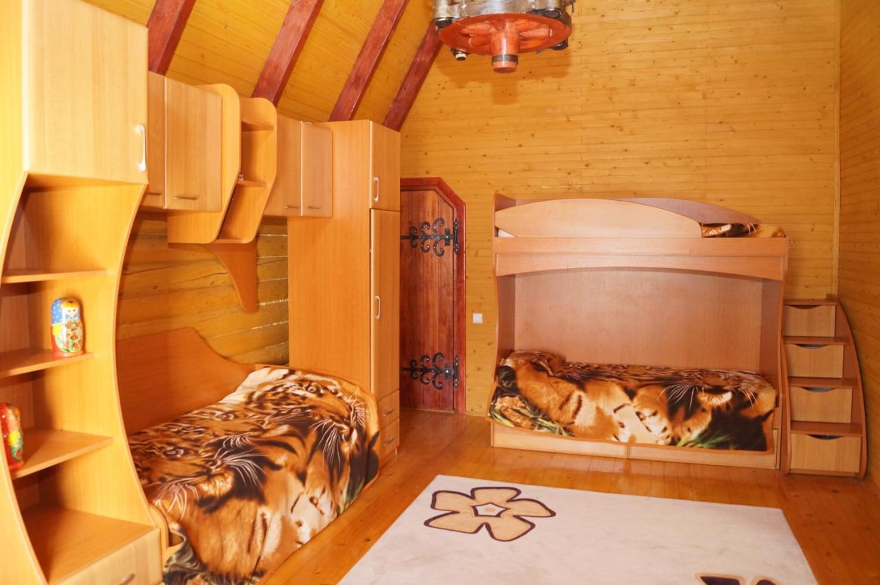 Норіс Hotel Мигово Екстериор снимка