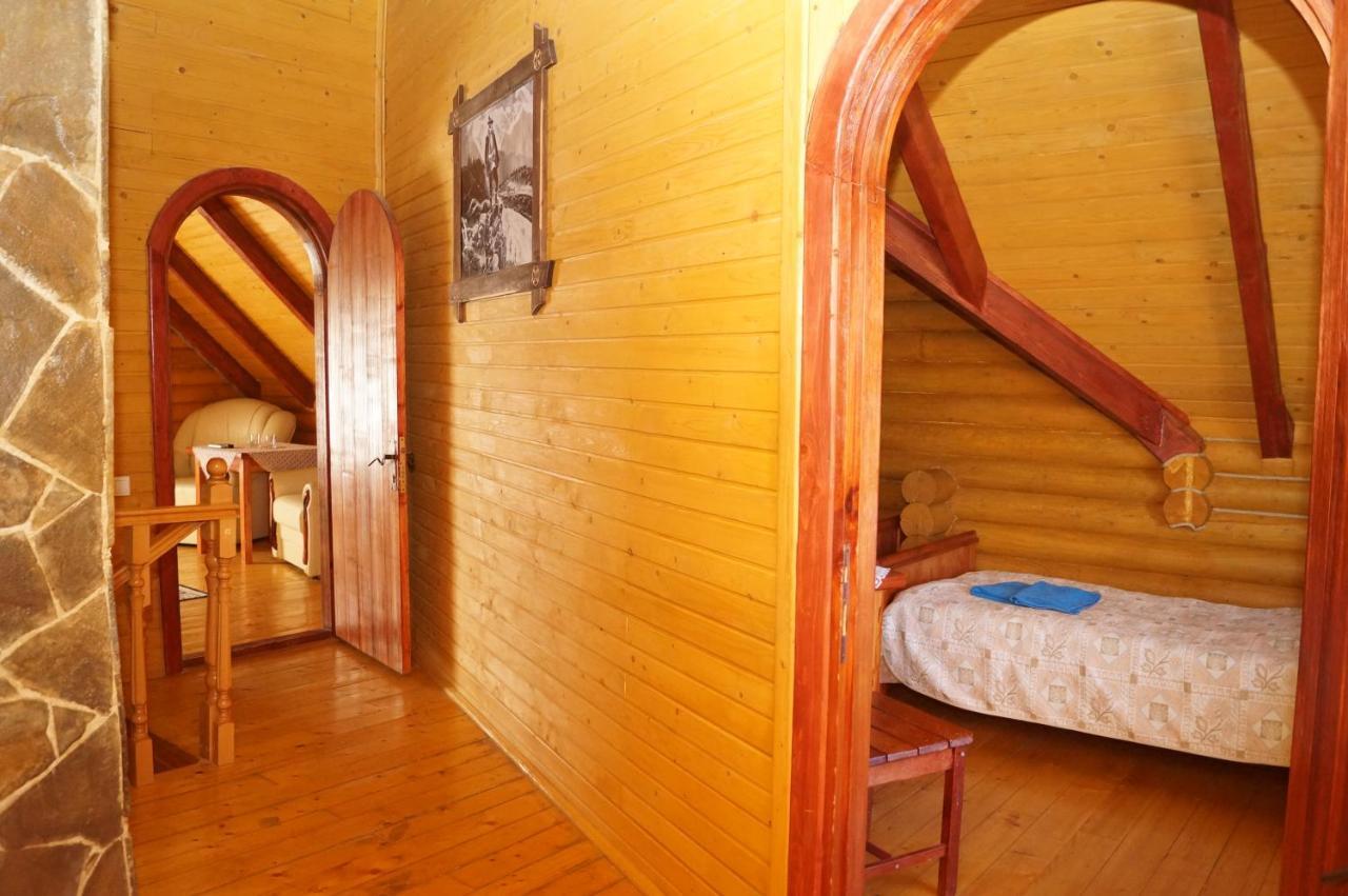 Норіс Hotel Мигово Екстериор снимка