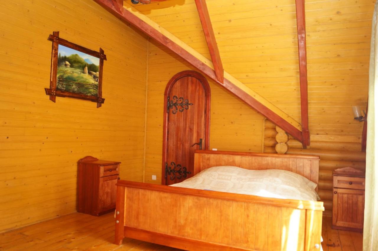 Норіс Hotel Мигово Екстериор снимка