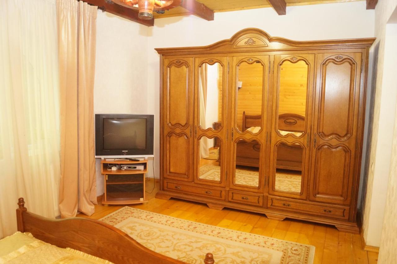 Норіс Hotel Мигово Екстериор снимка