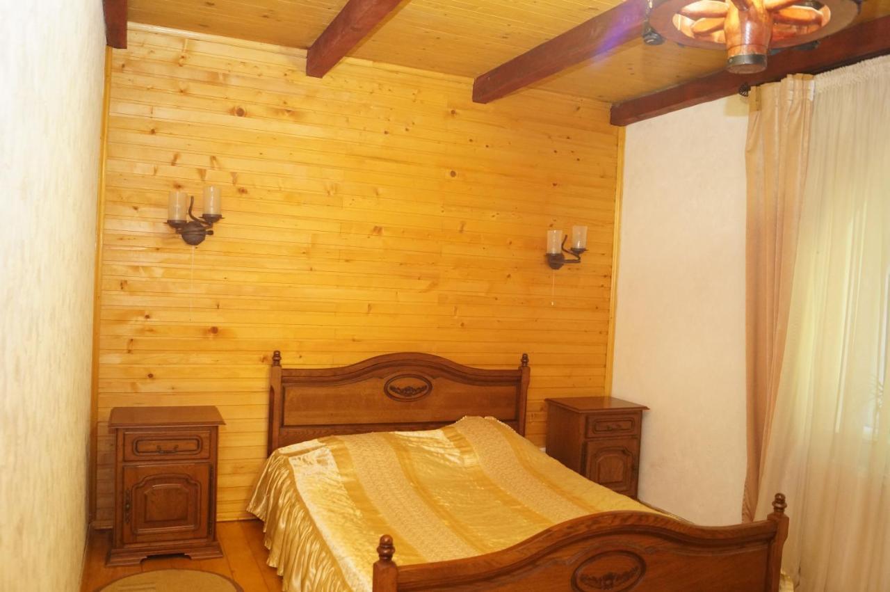 Норіс Hotel Мигово Екстериор снимка