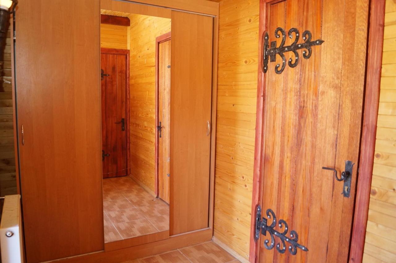 Норіс Hotel Мигово Екстериор снимка