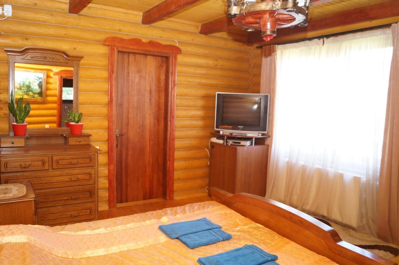 Норіс Hotel Мигово Екстериор снимка